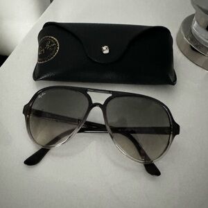 Ray-Ban RB4125 Cats 5000 Aviator Sunglasses